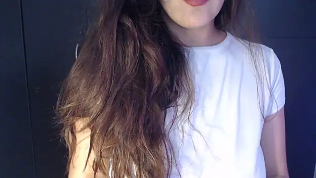 AdharaLujan online show from April 8, 2026, 1:23 pm