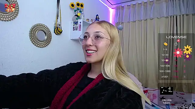 Snapshot of Soffy-brooks chatting on March 20, 2025, 10:10 am Soffy-brooks online show from March 20, 2025, 10:10 am