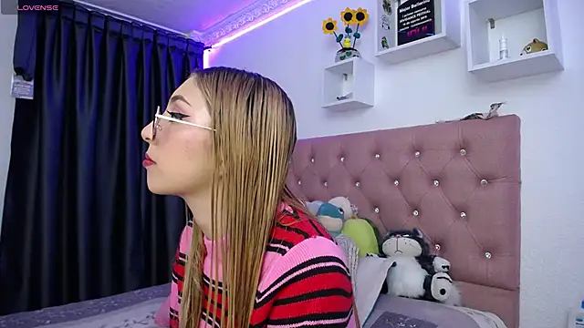 Snapshot of Soffy-brooks chatting on September 21, 2025, 3:55 am Soffy-brooks online show from September 21, 2025, 3:55 am