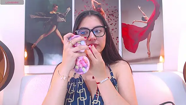 Snapshot of leiya_1303 chatting on December 25, 2024, 10:16 pm leiya 1303 online show from December 25, 2024, 10:16 pm