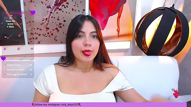 Snapshot of leiya_1303 chatting on December 6, 2024, 9:40 pm leiya 1303 online show from December 6, 2024, 9:40 pm