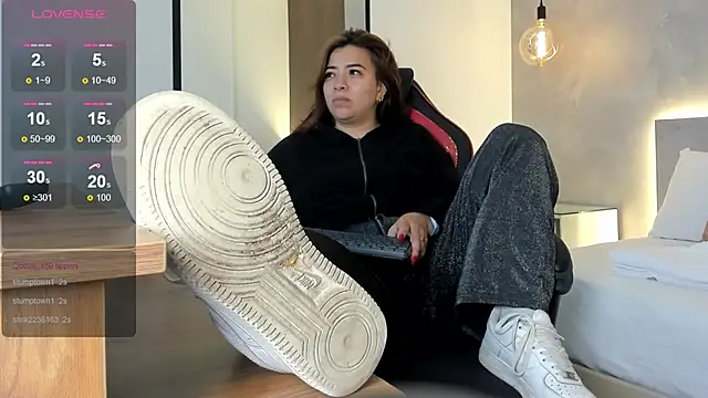 alma fenix online show from October 28, 2025, 12:37 pm