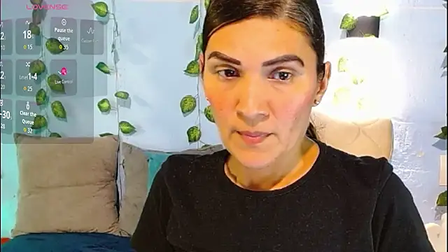Snapshot of venus_swet_ chatting on April 5, 2026, 11:22 pm venus swet online show from April 5, 2026, 11:22 pm