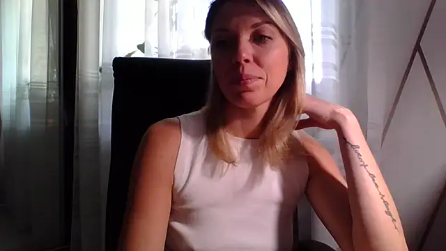 VelvetLove287 online show from December 18, 2025, 8:08 am