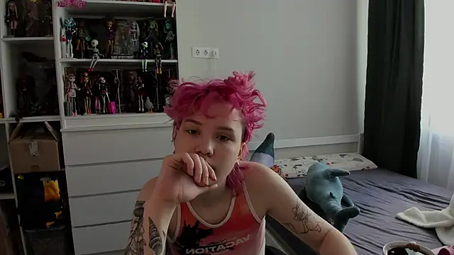 School Love online show from March 5, 2026, 7:05 am