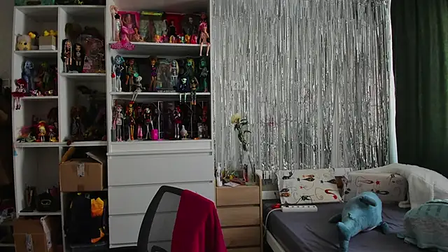 School Love online show from March 30, 2026, 7:10 am