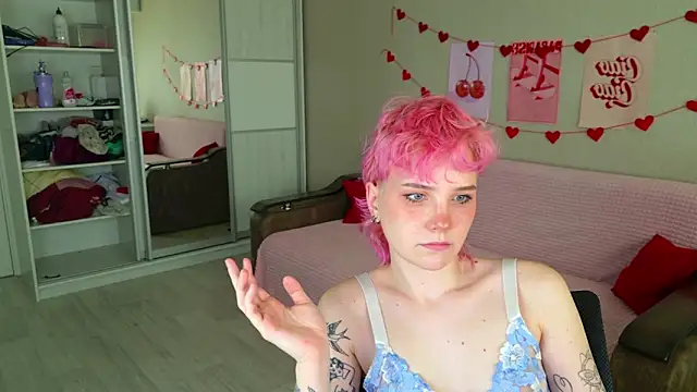 School Love online show from September 19, 2025, 11:03 am