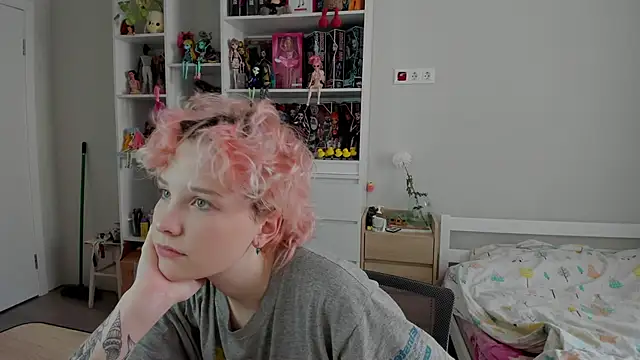 School Love online show from November 26, 2025, 7:08 am