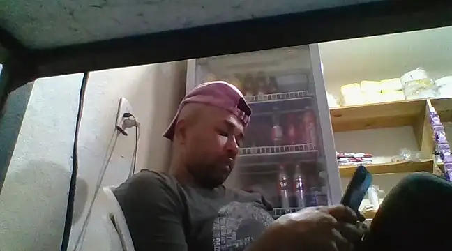 Snapshot of Frankie0880 chatting on February 11, 2025, 10:18 pm Frankie0880 online show from February 11, 2025, 10:18 pm