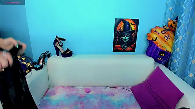 LindaaLu online show from October 31, 2025, 2:30 am