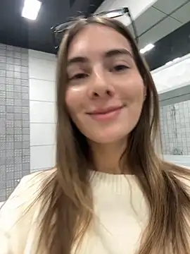 chloi hes online show from November 15, 2025, 2:10 pm