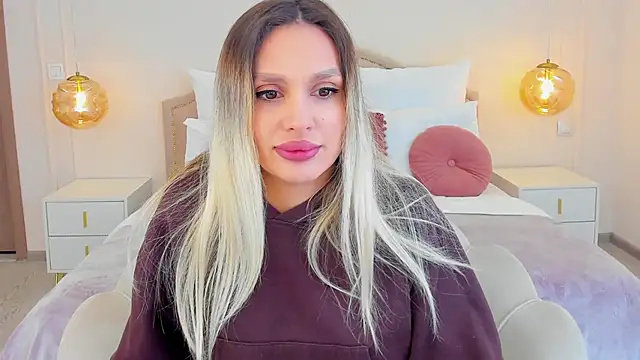 Snapshot of MissLoou chatting on February 3, 2026, 6:11 am MissLoou online show from February 3, 2026, 6:11 am