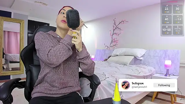 charolbruce 1 online show from January 17, 2026, 11:47 am