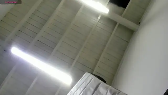 AbigailWilliams  online show from November 17, 2025, 11:14 am