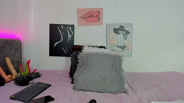 BarbieHotLaura online show from November 29, 2025, 9:48 pm