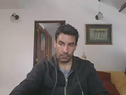 elkike1980 online show from May 6, 2026, 2:43 pm
