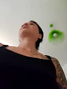 LorenRosse online show from September 12, 2025, 4:23 am