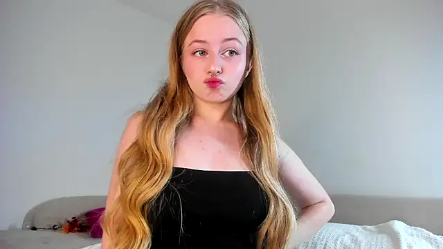 MiaMews online show from November 27, 2025, 1:33 pm