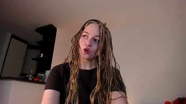 MiaMews online show from October 19, 2025, 11:24 am