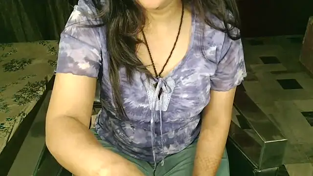 aarushi sharmaa online show from November 17, 2025, 2:59 am