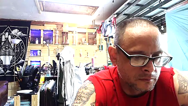 Snapshot of Buffshagswell chatting on January 6, 2026, 6:45 pm Buffshagswell online show from January 6, 2026, 6:45 pm