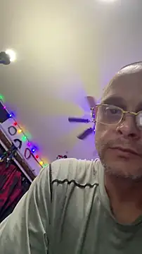 Snapshot of Buffshagswell chatting on May 20, 2026, 11:24 pm Buffshagswell online show from May 20, 2026, 11:24 pm