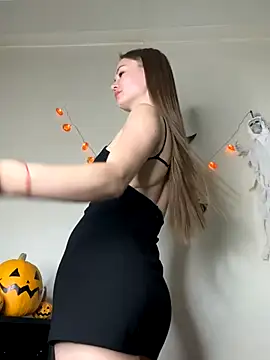 NickiLike online show from October 23, 2025, 6:50 pm