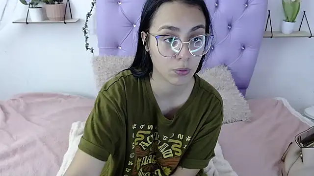 Freyja 01 online show from September 26, 2025, 9:32 pm