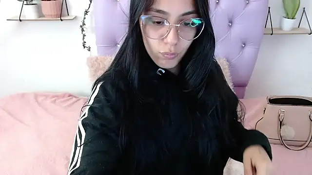 Freyja 01 online show from September 24, 2025, 9:43 pm