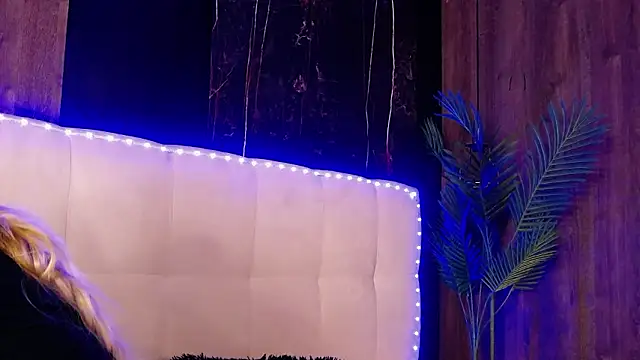 Snapshot of MelanieBrownn chatting on February 19, 2026, 6:43 am MelanieBrownn online show from February 19, 2026, 6:43 am