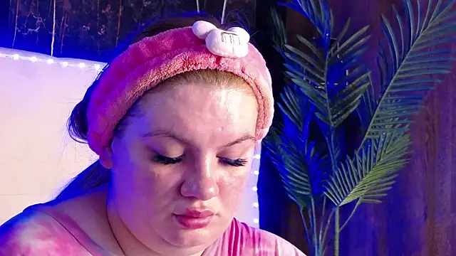 MelanieBrownn online show from April 15, 2026, 4:40 am