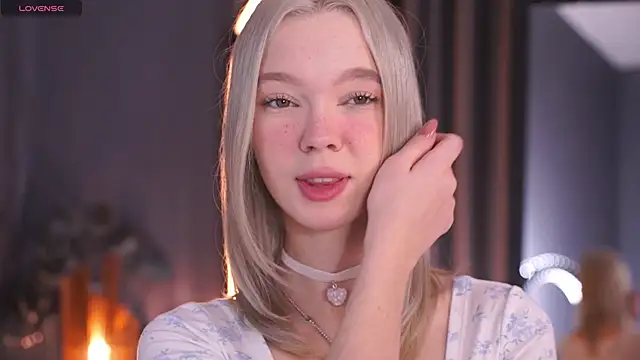  AlinaBailey online show from November 30, 2025, 7:42 am