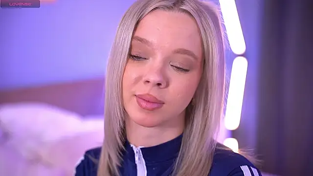  AlinaBailey online show from April 13, 2026, 8:07 am