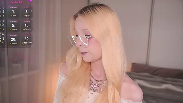 Snapshot of Naughty__Couplles chatting on February 10, 2026, 4:06 pm Naughty Couplles online show from February 10, 2026, 4:06 pm