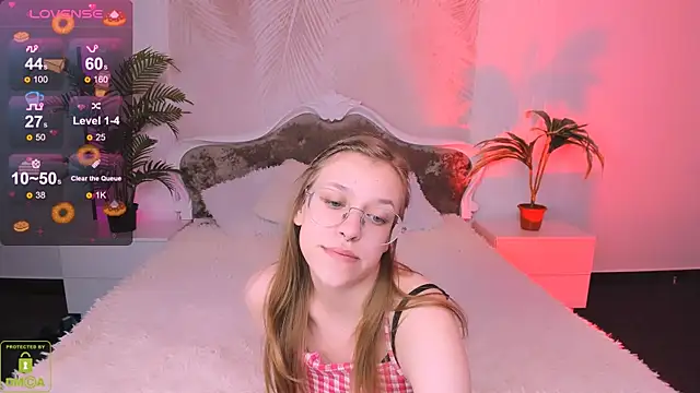 LayriantaVee online show from March 18, 2025, 1:34 pm