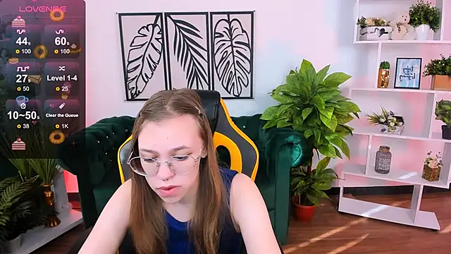 LayriantaVee online show from March 7, 2025, 6:57 am