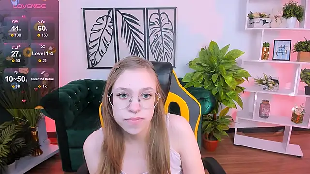 LayriantaVee online show from February 23, 2025, 7:00 am