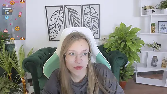 LayriantaVee online show from September 18, 2025, 6:16 am