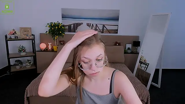 LayriantaVee online show from March 2, 2025, 1:09 pm