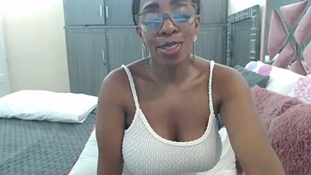Snapshot of Ginachaudex chatting on July 9, 2026, 1:21 pm Ginachaudex online show from July 9, 2026, 1:21 pm