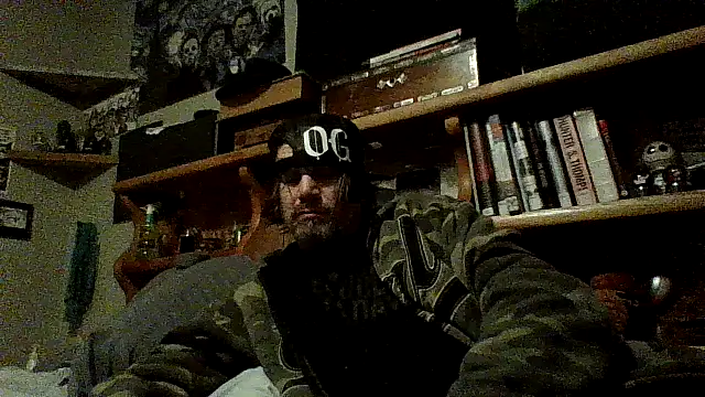 Snapshot of clitstitsandbongrips chatting on December 17, 2024, 10:44 am clitstitsandbongrips online show from December 17, 2024, 10:44 am