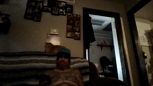 Snapshot of clitstitsandbongrips chatting on October 5, 2025, 8:54 pm clitstitsandbongrips online show from October 5, 2025, 8:54 pm