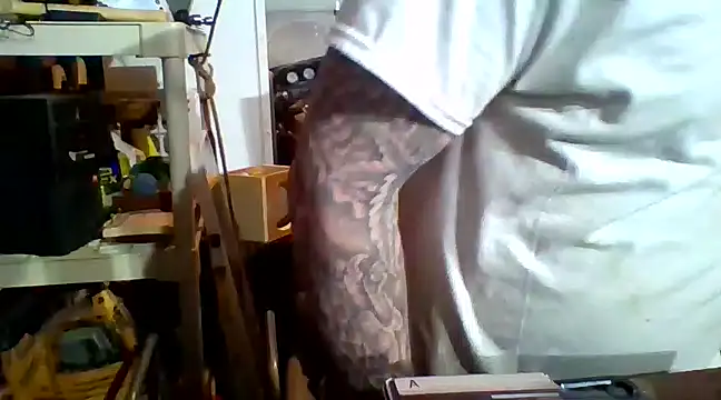 Snapshot of clitstitsandbongrips chatting on March 18, 2025, 6:28 am clitstitsandbongrips online show from March 18, 2025, 6:28 am