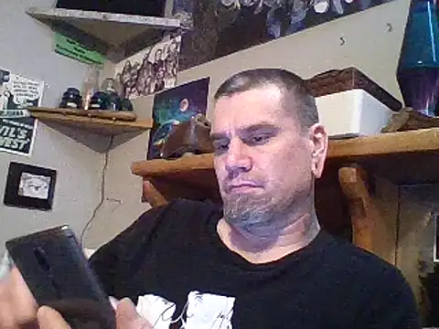 Snapshot of clitstitsandbongrips chatting on February 13, 2025, 9:27 pm clitstitsandbongrips online show from February 13, 2025, 9:27 pm