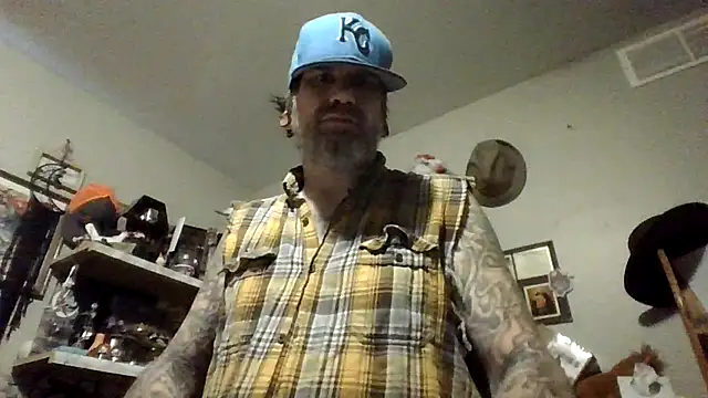 Snapshot of clitstitsandbongrips chatting on October 24, 2025, 4:17 pm clitstitsandbongrips online show from October 24, 2025, 4:17 pm