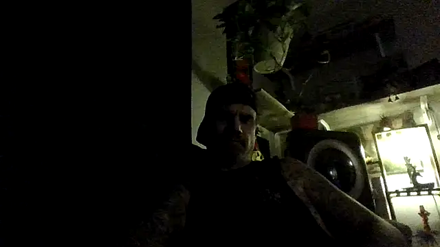 Snapshot of clitstitsandbongrips chatting on September 23, 2025, 9:16 am clitstitsandbongrips online show from September 23, 2025, 9:16 am