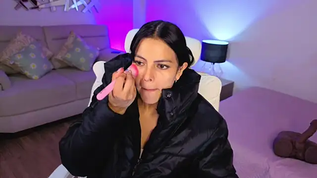 Eliie Ruizz online show from April 15, 2026, 4:29 am