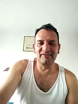 Snapshot of RogueTraveler chatting on January 27, 2025, 6:20 pm RogueTraveler online show from January 27, 2025, 6:20 pm