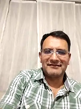 Snapshot of RogueTraveler chatting on March 4, 2025, 2:27 am RogueTraveler online show from March 4, 2025, 2:27 am