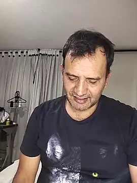 Snapshot of RogueTraveler chatting on March 9, 2025, 2:39 am RogueTraveler online show from March 9, 2025, 2:39 am